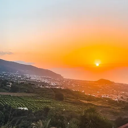 Prázdninový dům Canarian With Terrace Surrounded By Garden - Alisios